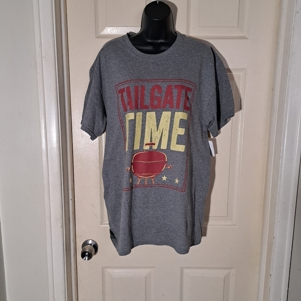 Gildan NWT Men's graphic T-Shirt Large